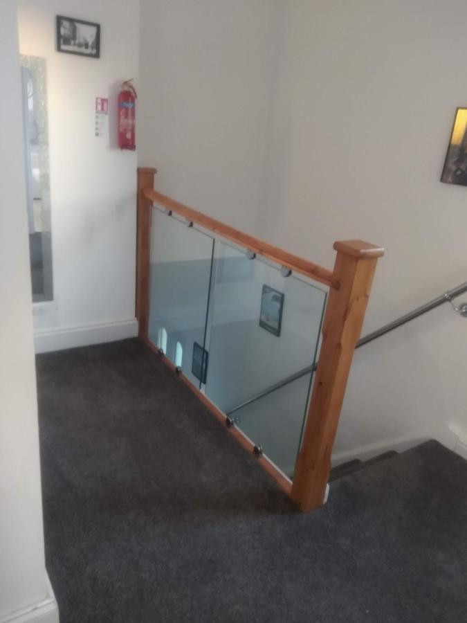 Cheltenham - 3 Bedroom, Parking, Disneyplus Zewnętrze zdjęcie